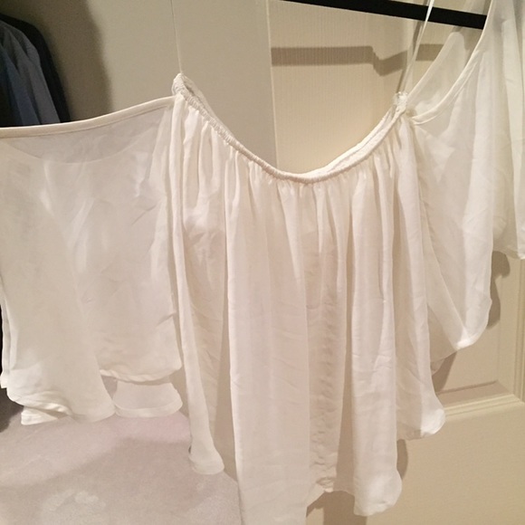 Off the shoulder flounce crop top - Picture 2 of 3